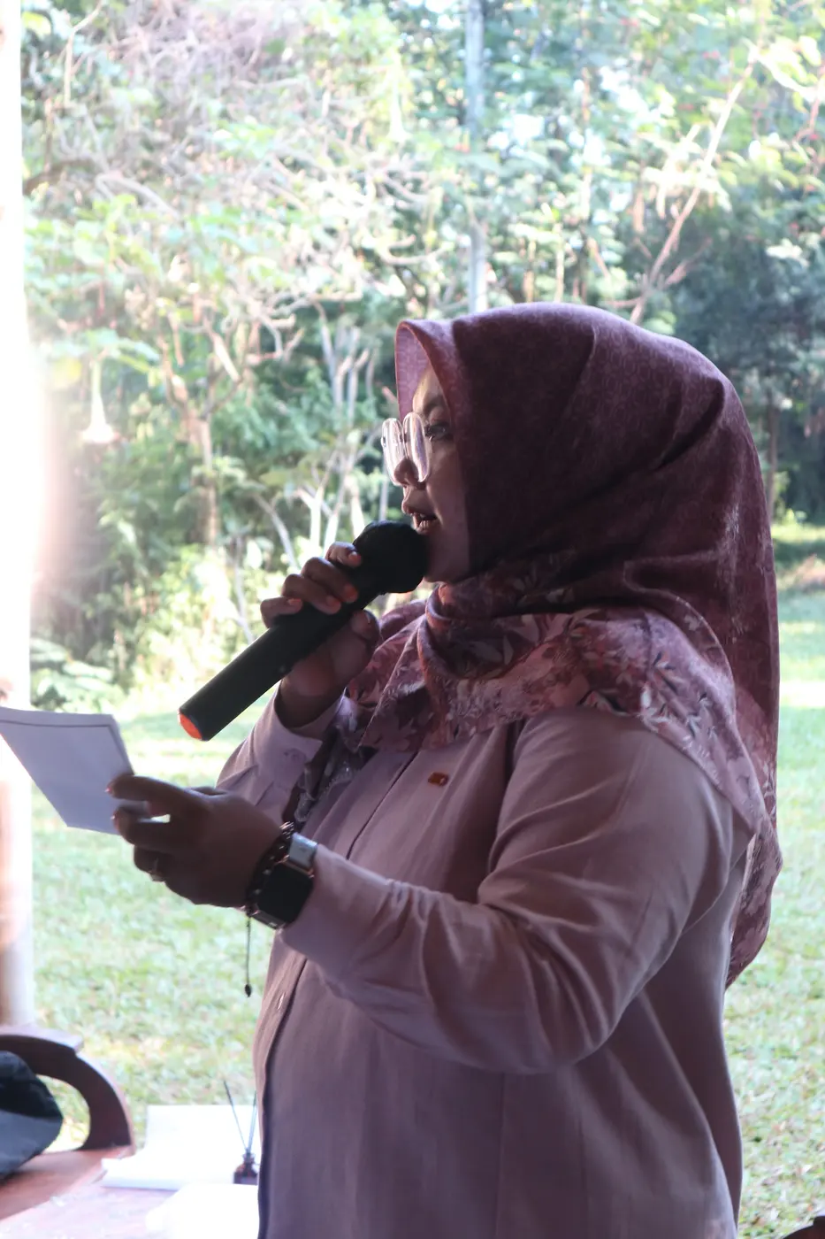 Pembicara di tengah alam