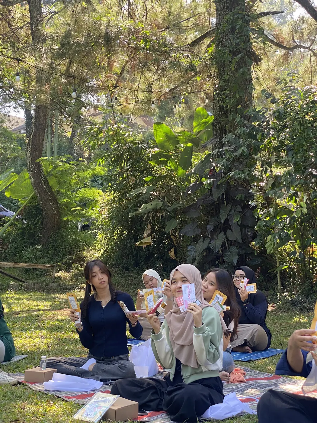 Senyum peserta di Kamakarsa Garden