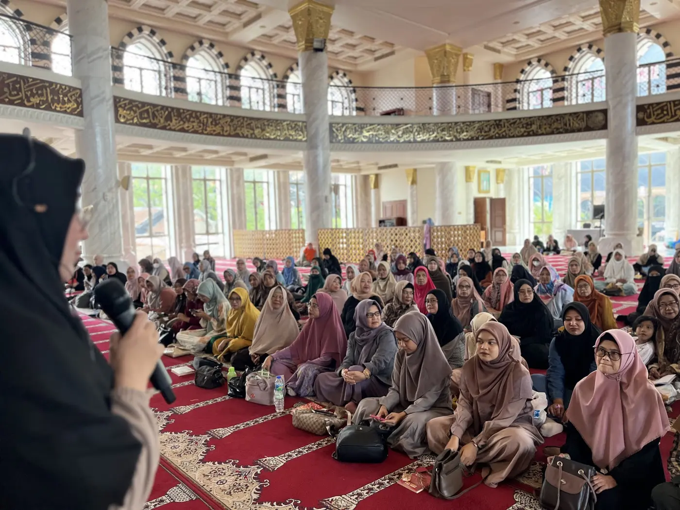 Jamaah seminar di masjid